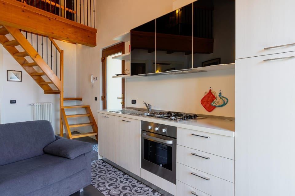 Kitchen or kitchenette, Seating area, pet friendly, stove