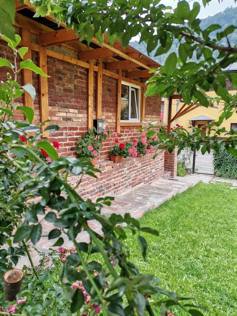 Casuta Azughia House in Prahova, Romania