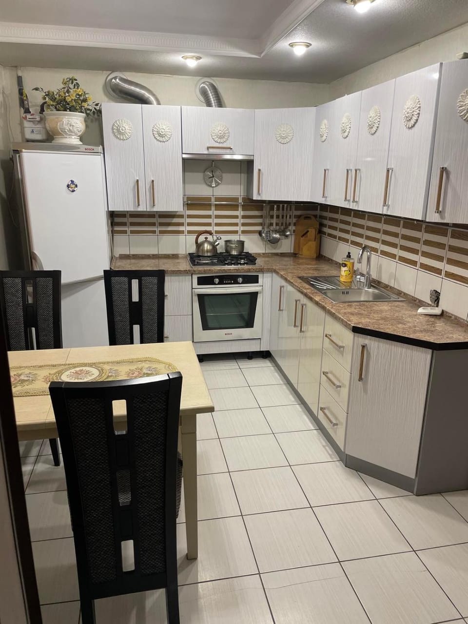 Kitchen or kitchenette, Dining area, oven, stove