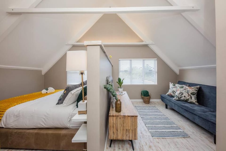 House w Pool, Fireplace, Braai House in Cape Town