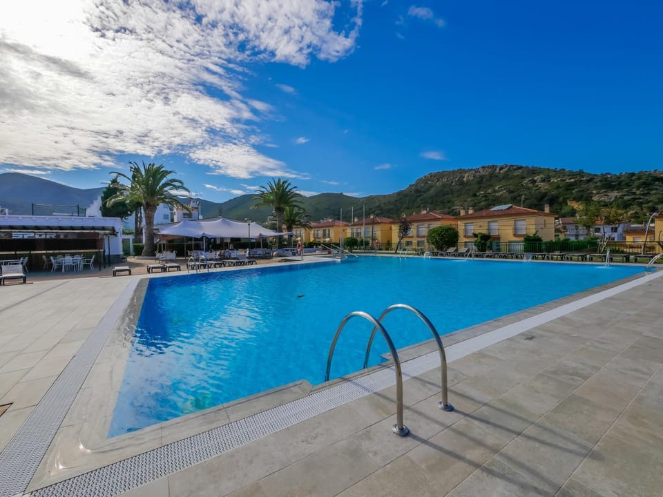 Day, Swimming pool, Swimming pool