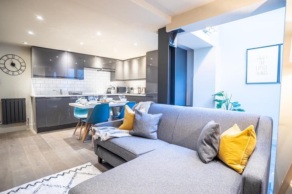 Living room, Photo of the whole room