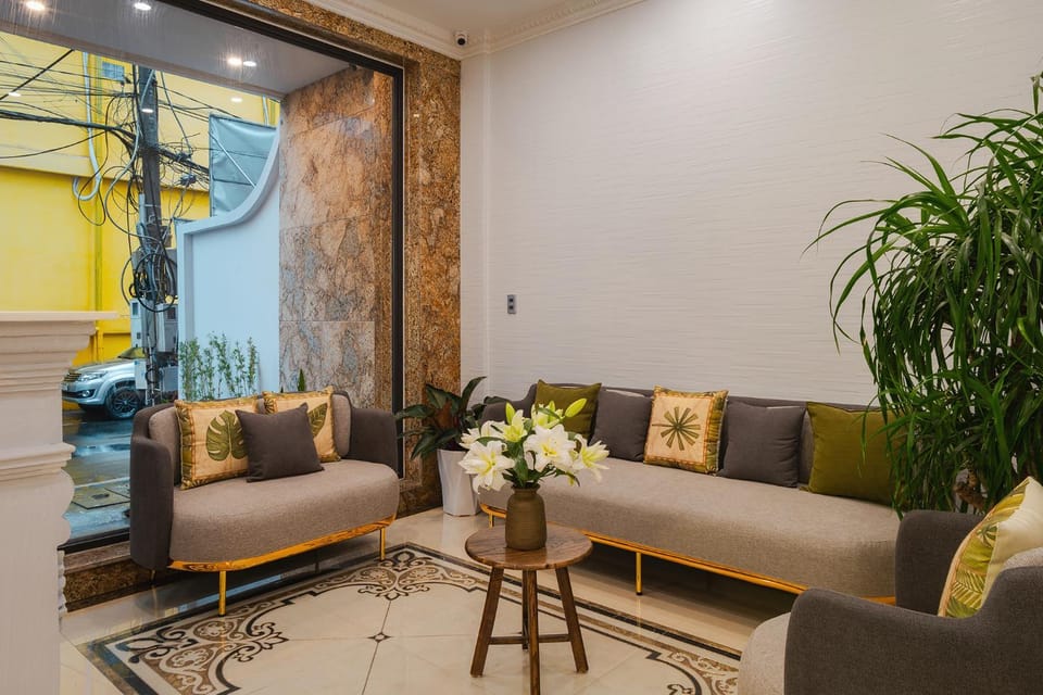 Communal lounge/ TV room, Lobby or reception