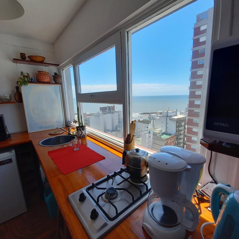 Kitchen or kitchenette, Sea view
