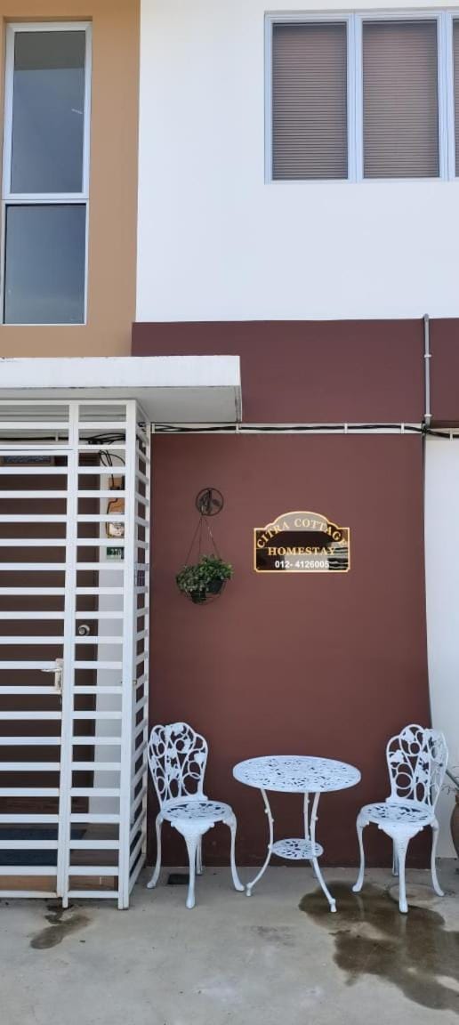 Facade/entrance, Balcony/Terrace