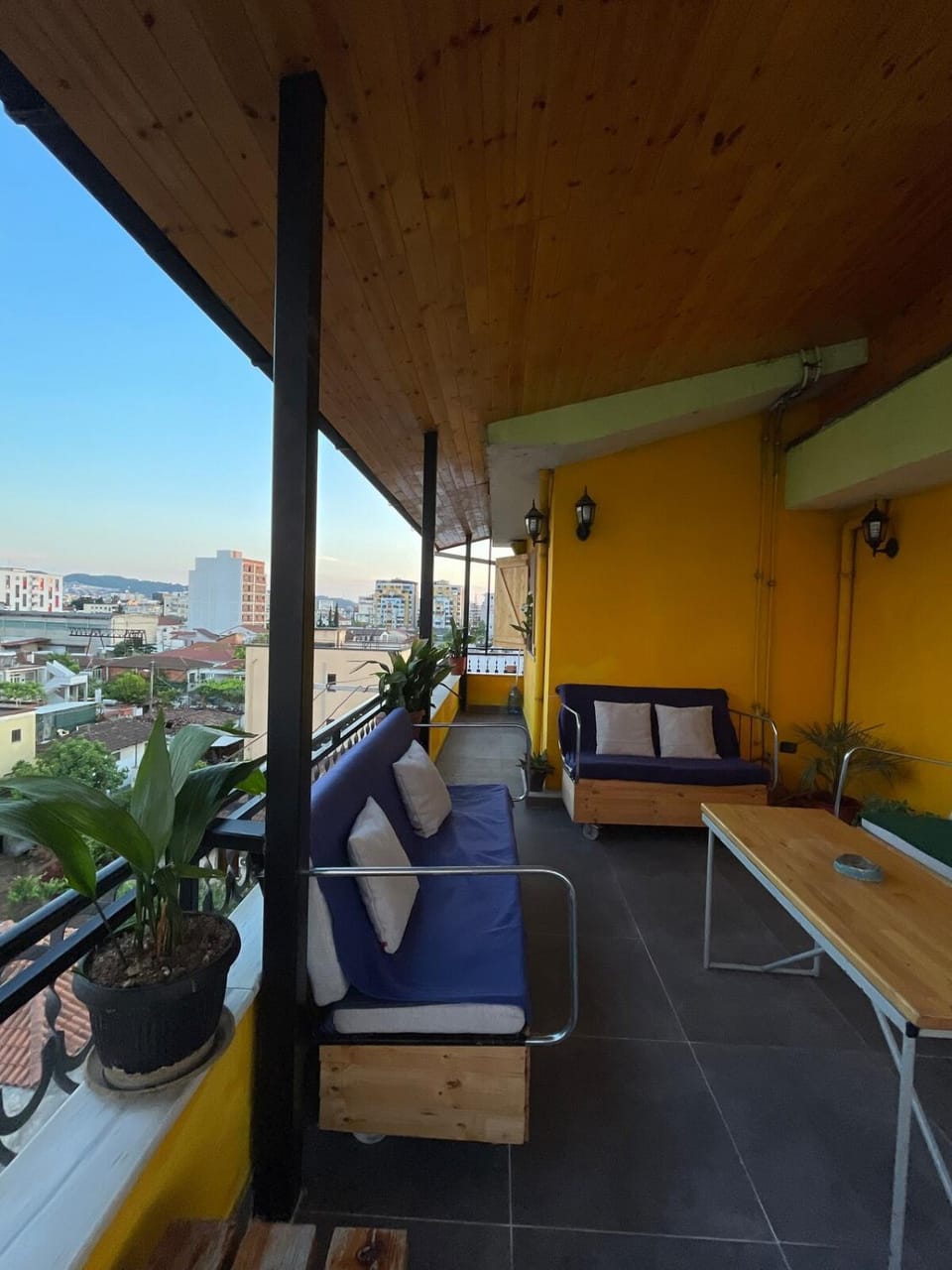 Cozy big apartment with balcony Apartment in Tirana