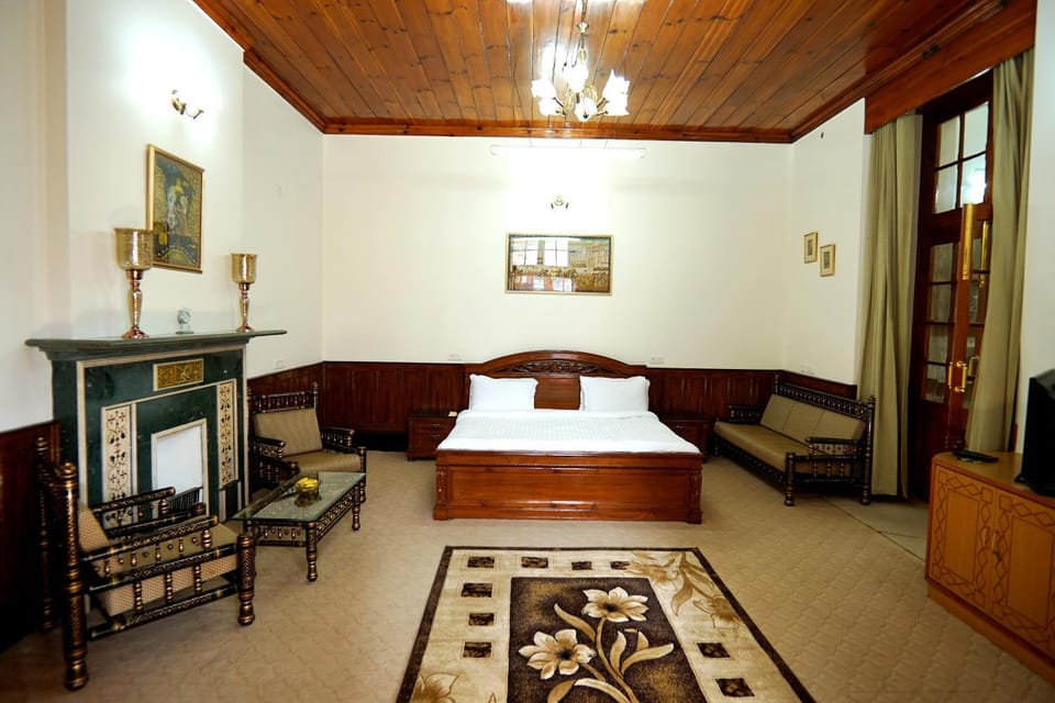 Bed, Seating area, Bedroom, flat iron