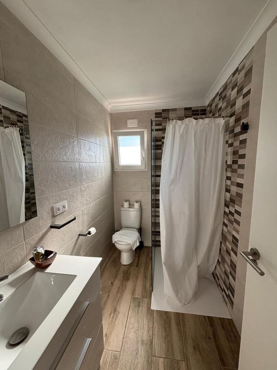 Shower, Bathroom, towels