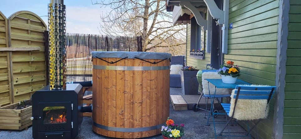 le chalet vert & bain nordique privatif Skadi tps de chauffe 1h30 Chalet in Bourgogne-Franche-Comté