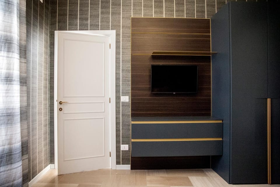 TV and multimedia, internet, wardrobe