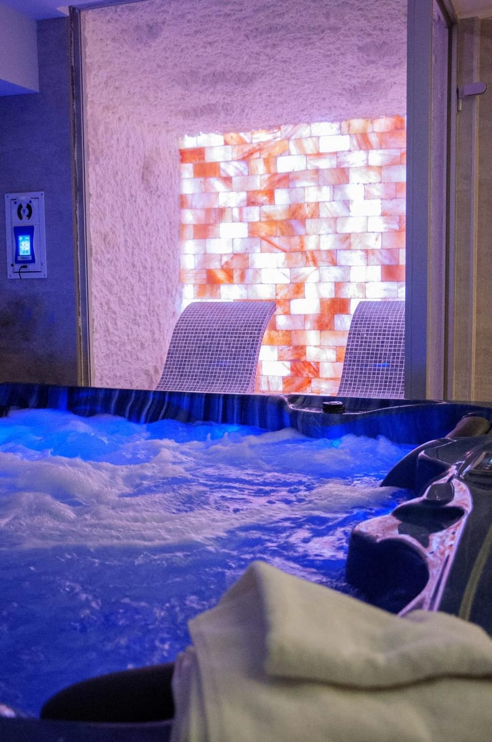 Hot Tub, Spa and wellness centre/facilities