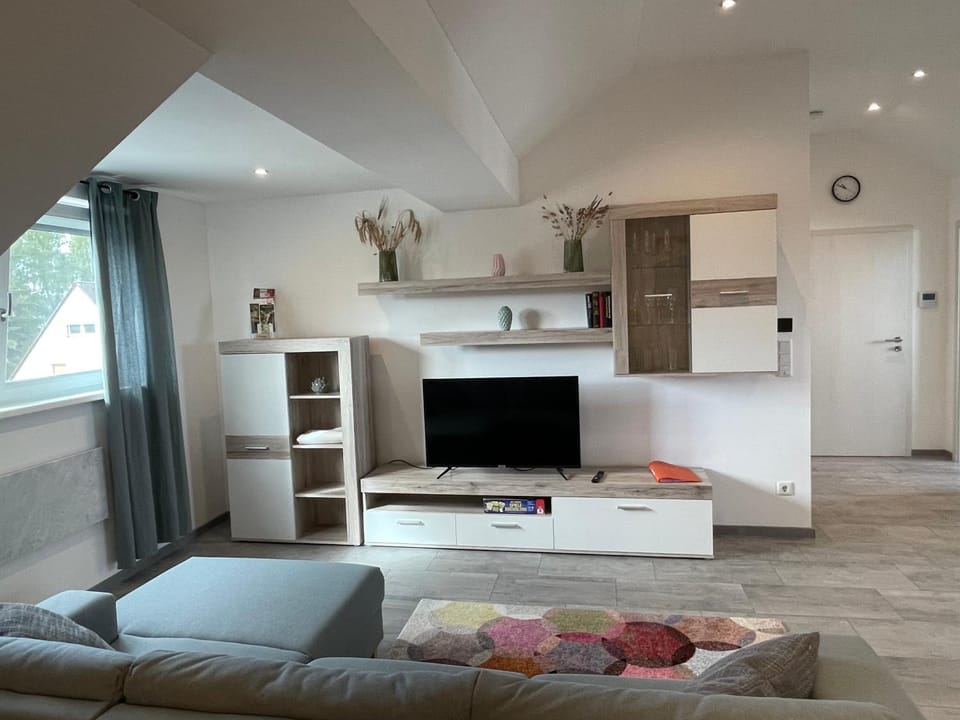 TV and multimedia, Living room, Photo of the whole room, Seating area