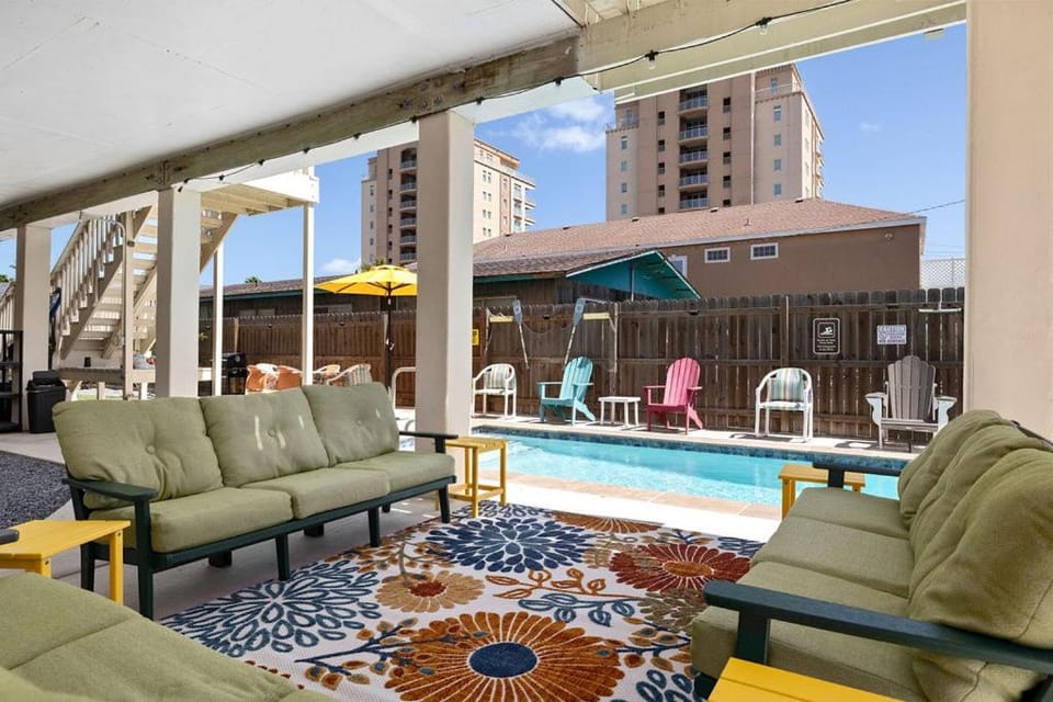 House of Neptune Steps from the sea and private pool House in South Padre Island