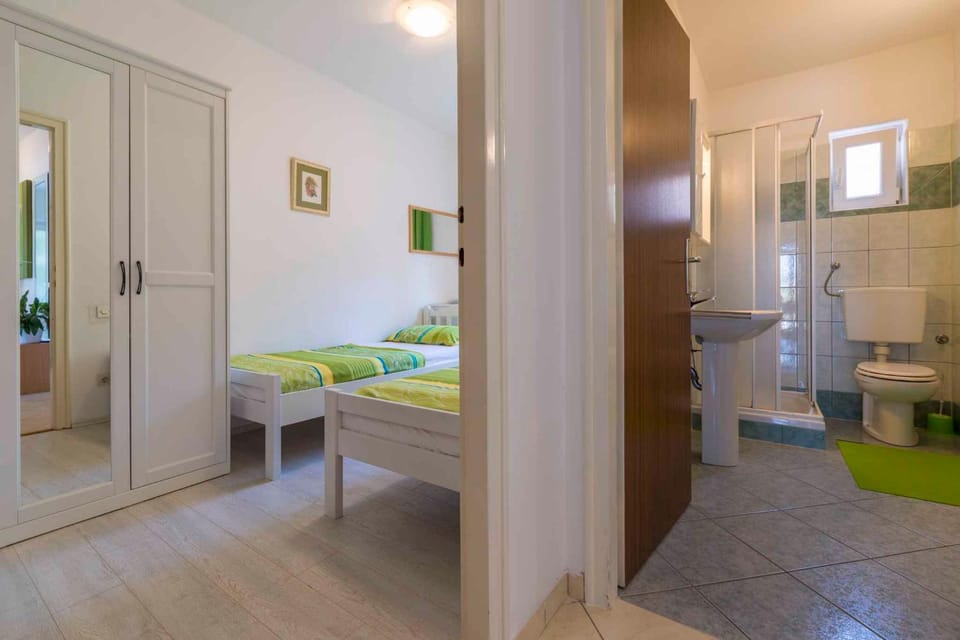 Shower, Bathroom, Bedroom