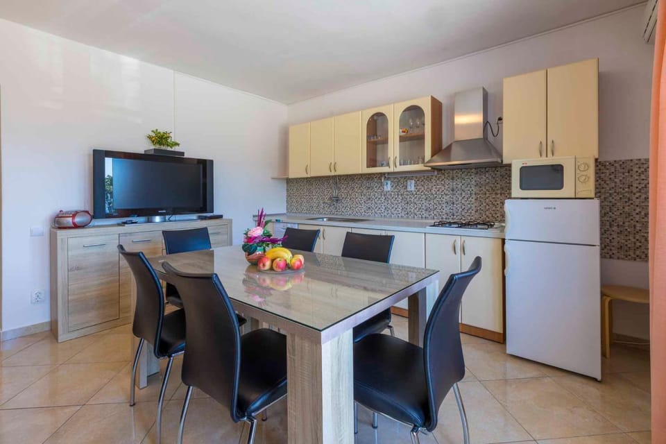 TV and multimedia, Dining area, microwave