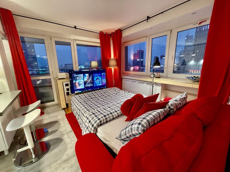 LOVE metro WiFi 300Mbs 65’TV Netflix HBO AppleTV+ Apartment in Warsaw