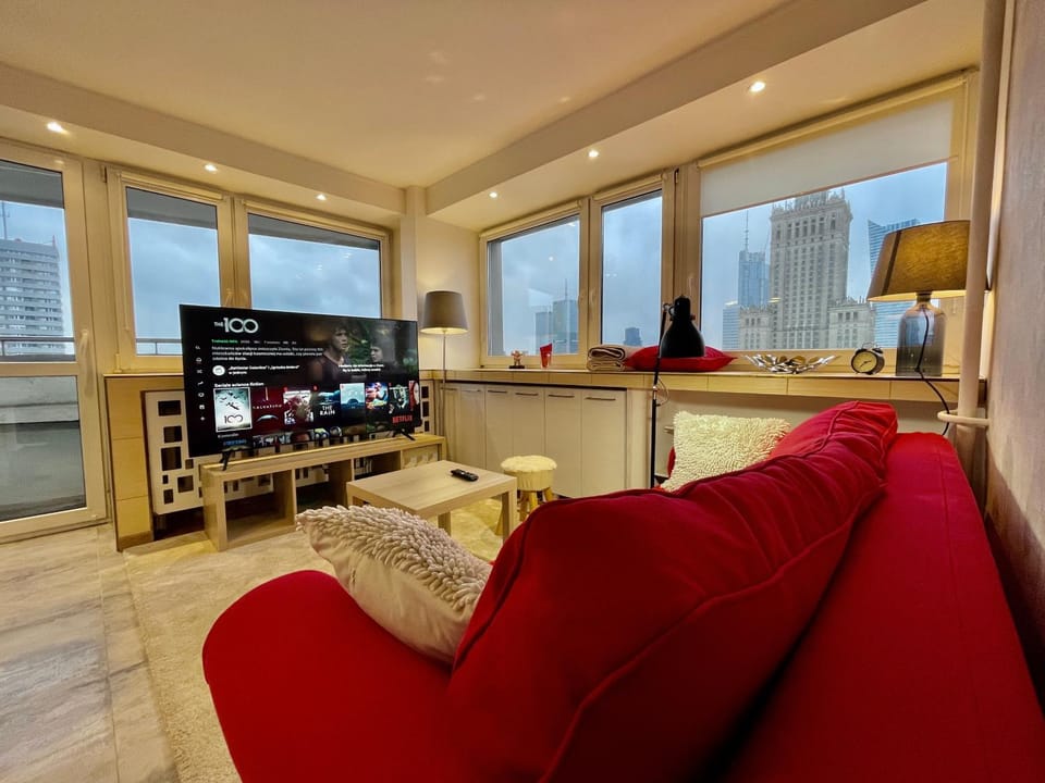 LOVE metro WiFi 300Mbs 65’TV Netflix HBO AppleTV+ Apartment in Warsaw