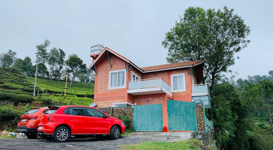Property building, Spring, Day, Natural landscape, Parking
