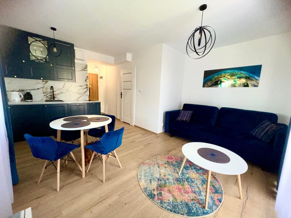 Kitchen or kitchenette, Seating area