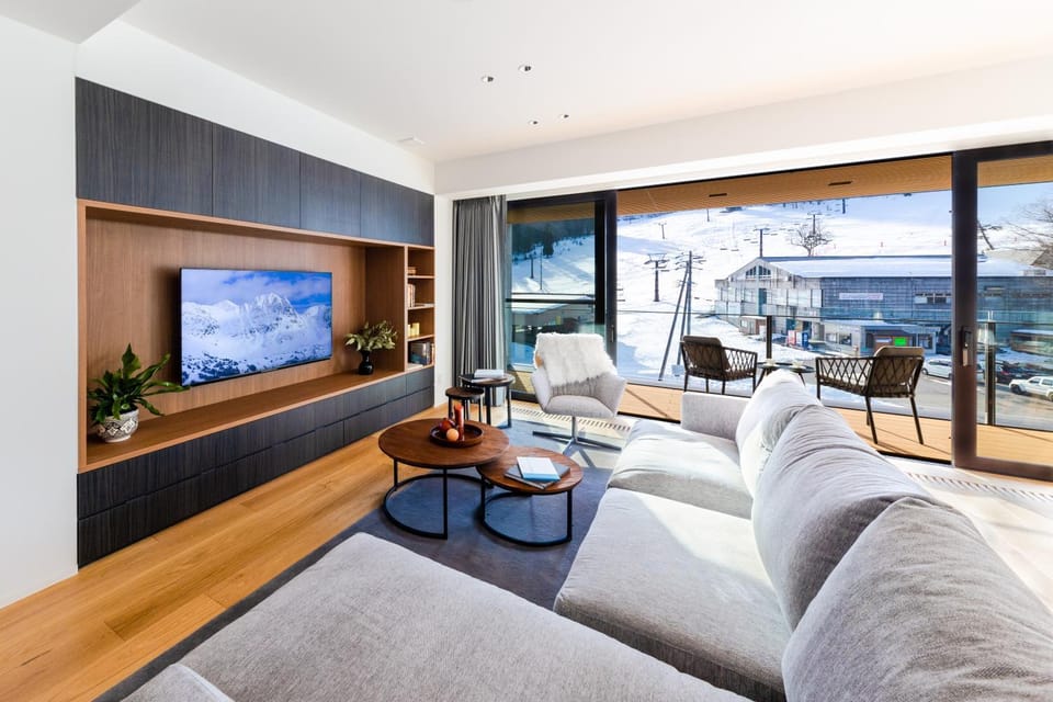 View (from property/room), Balcony/Terrace, Living room, Seating area