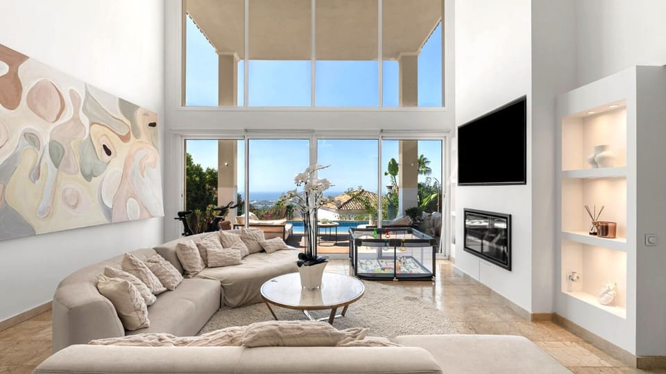 View (from property/room), Living room, Seating area, Lake view, Mountain view, Pool view, Sea view