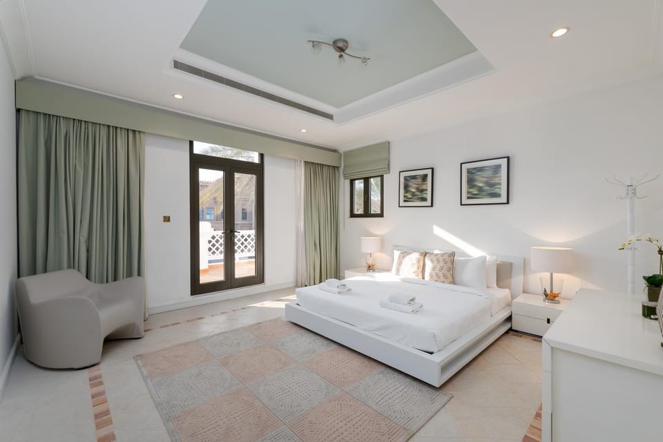 Palm Jumeirah - Property Advisers House in Dubai