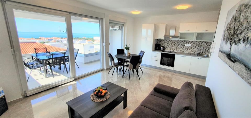 Balcony/Terrace, Living room, Dining area, Sea view