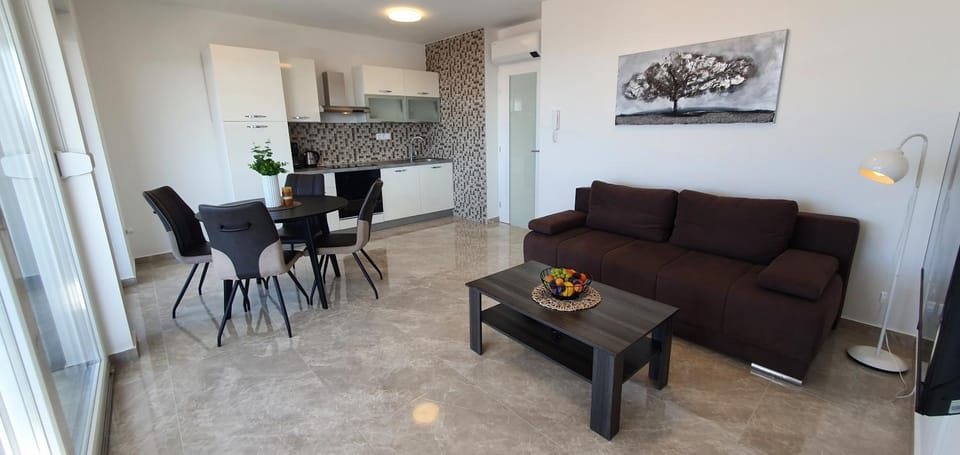 Living room, Dining area, kitchen