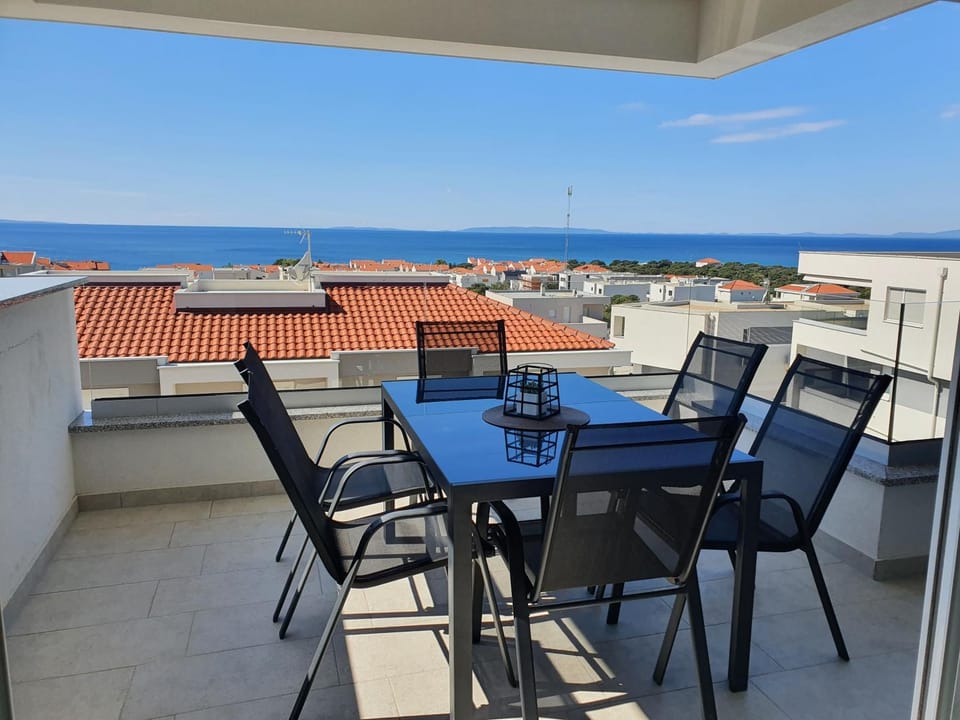 Balcony/Terrace, Pool view, Pool view, Sea view