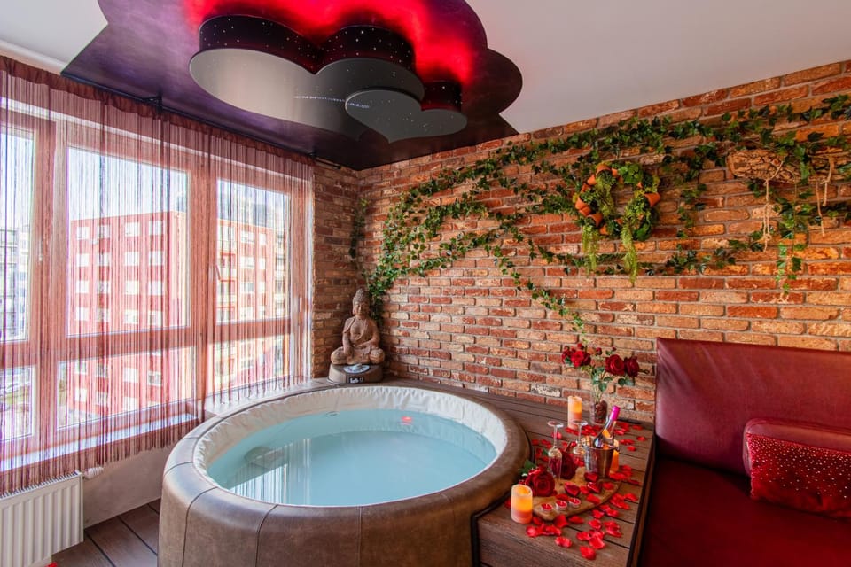 Hot Tub, Hot Tub, Bathroom, Seating area, hair dryier, heating