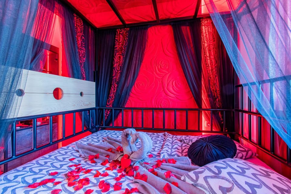 Bed, Other, Bedroom, Location, heating
