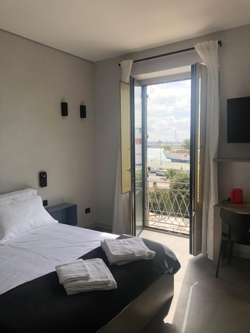 View (from property/room), Balcony/Terrace, Photo of the whole room, Bedroom