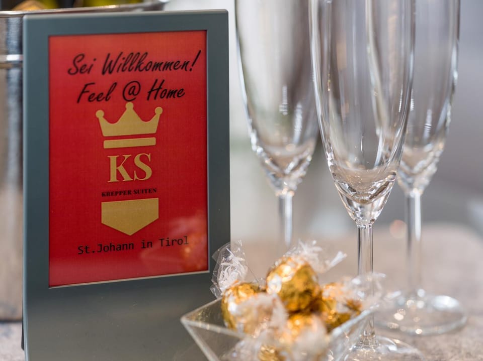 Property logo or sign, Food and drinks, Logo/Certificate/Sign, Drinks
