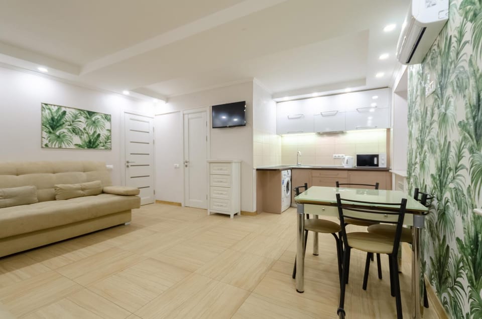 TV and multimedia, Living room, Seating area, Dining area, air conditioner