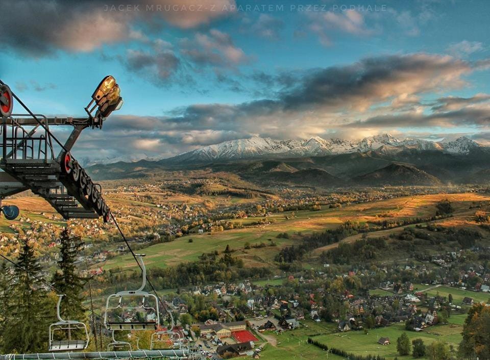 Nearby landmark, Day, Natural landscape, Bird's eye view, Mountain view