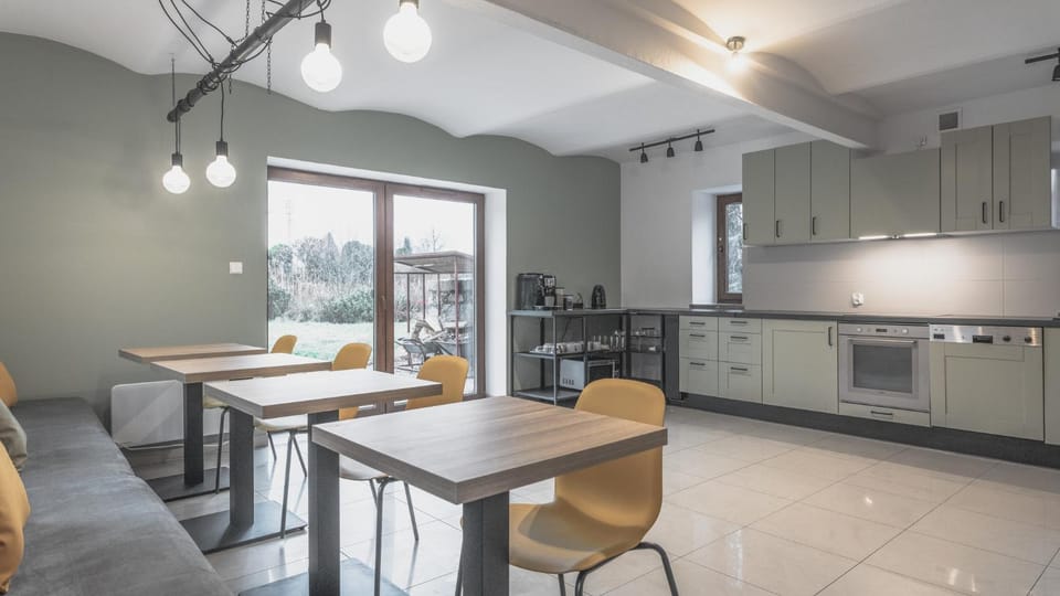 Kitchen or kitchenette, Seating area, Dining area, Communal kitchen, dishwasher, minibar, pet friendly, stove