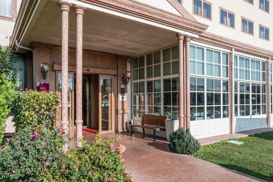 Facade/entrance