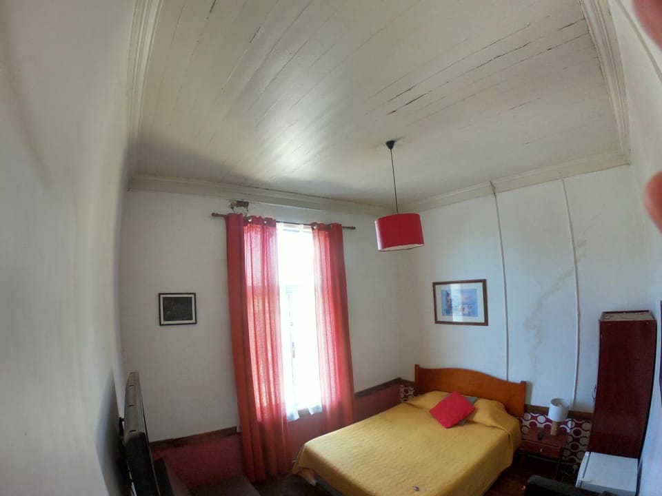 Hostal Tres casas Bed and Breakfast in Valparaiso