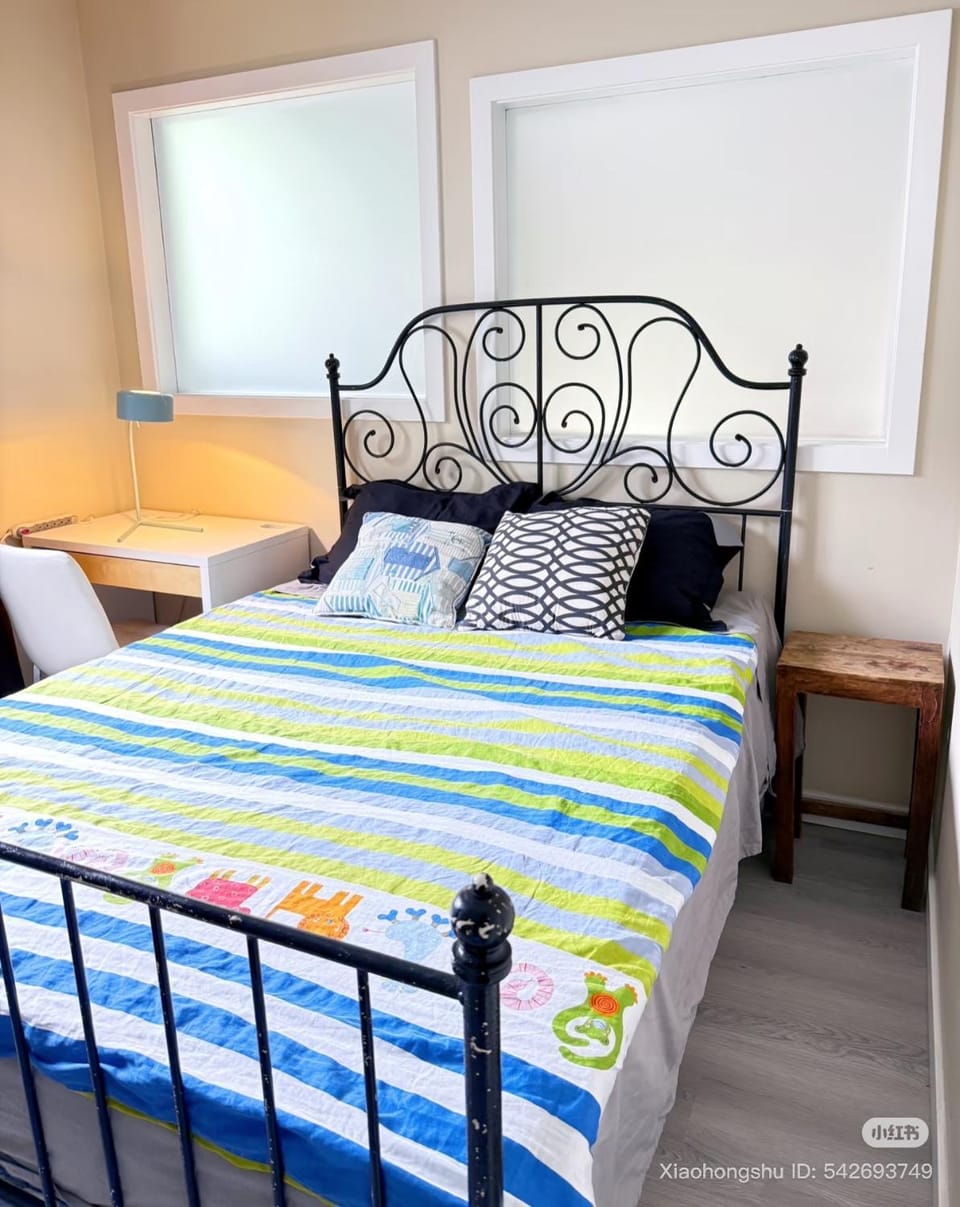 Banff mountain House&30 second Bus station Close C-Train& Free Parking Bed and Breakfast in Calgary