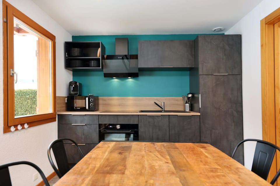 Coffee/tea facilities, Kitchen or kitchenette, Dining area, minibar, pet friendly, stove, toaster