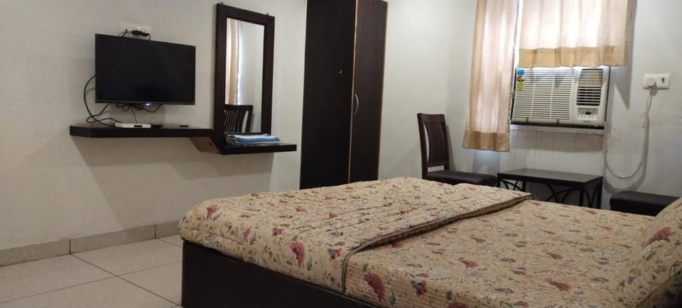 Photo of the whole room, Bedroom, air conditioner
