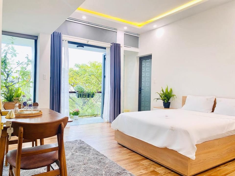 Bed, Photo of the whole room, Seating area, Garden view