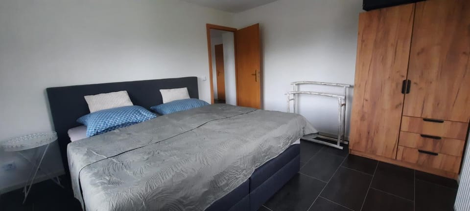 Bed, Bedroom, wardrobe