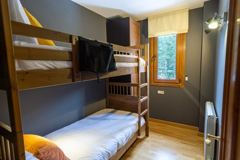 Photo of the whole room, bunk bed