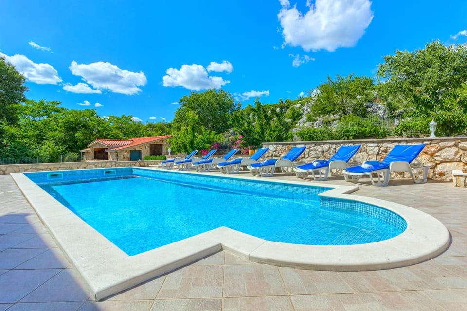Day, Pool view, Swimming pool, sunbed