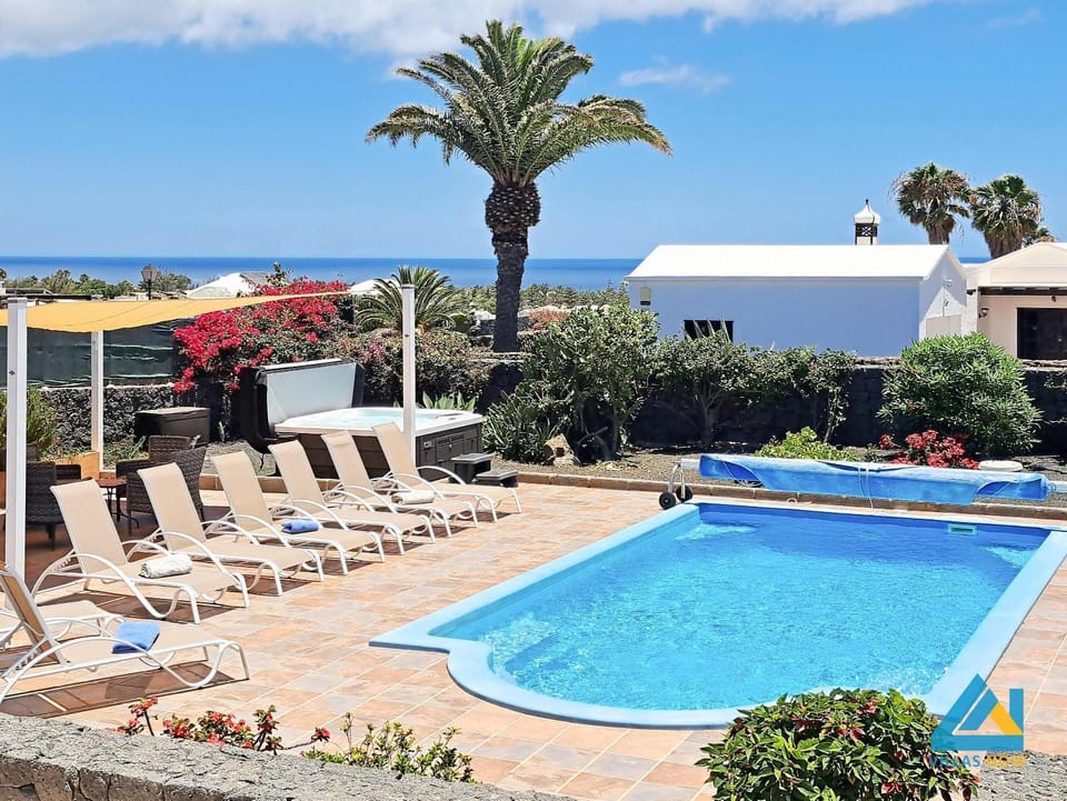 218 - Little Paradise by Villas Now Ltd Villa in Playa Blanca