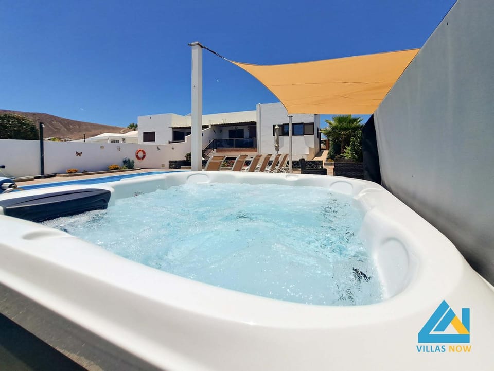 218 - Little Paradise by Villas Now Ltd Villa in Playa Blanca