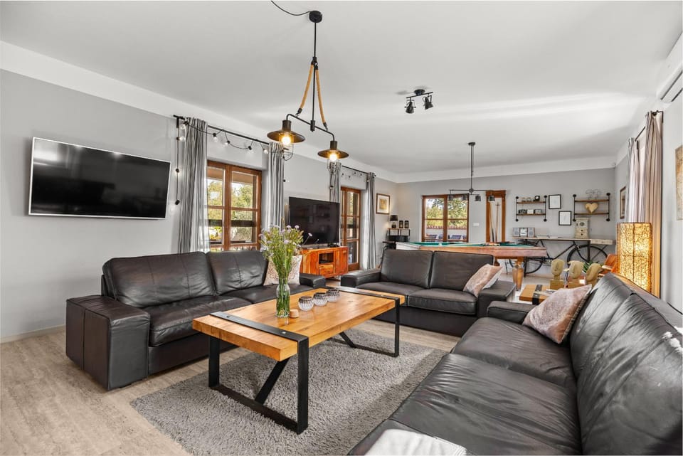 Communal lounge/ TV room, Living room