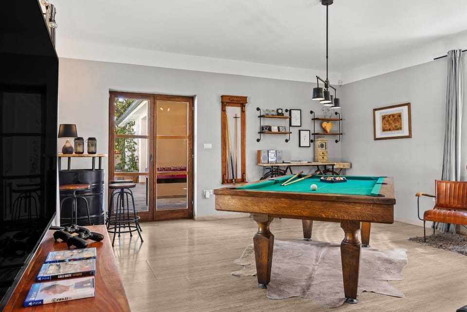 Villa Cirka in Central Istria for 14 persons with a 36 m2 heated pool, gaming & activities for kids and adults Villa in Vodnjan