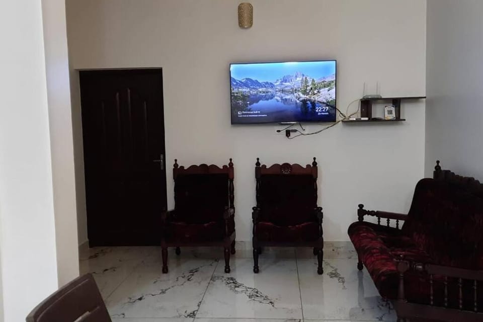 Communal lounge/ TV room, TV and multimedia, Living room, Seating area